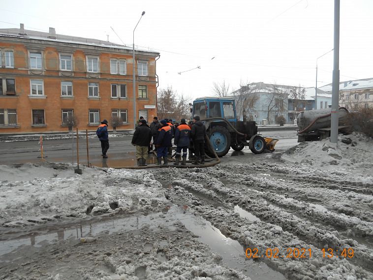 В Новотроицке авария на трубопроводе оставила без воды дома от вокзала до улицы Жукова
