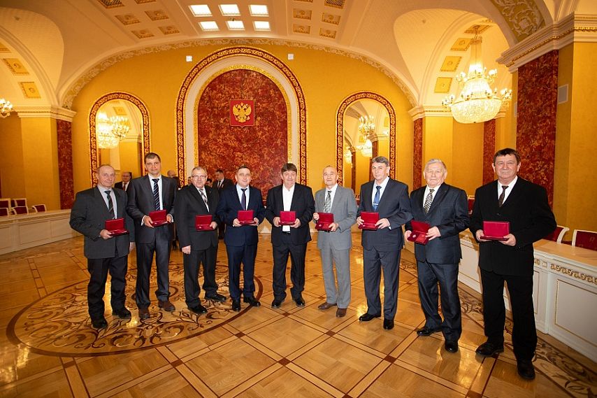 Девять работников Уральской Стали получили звание «Заслуженный металлург Российской Федерации» 