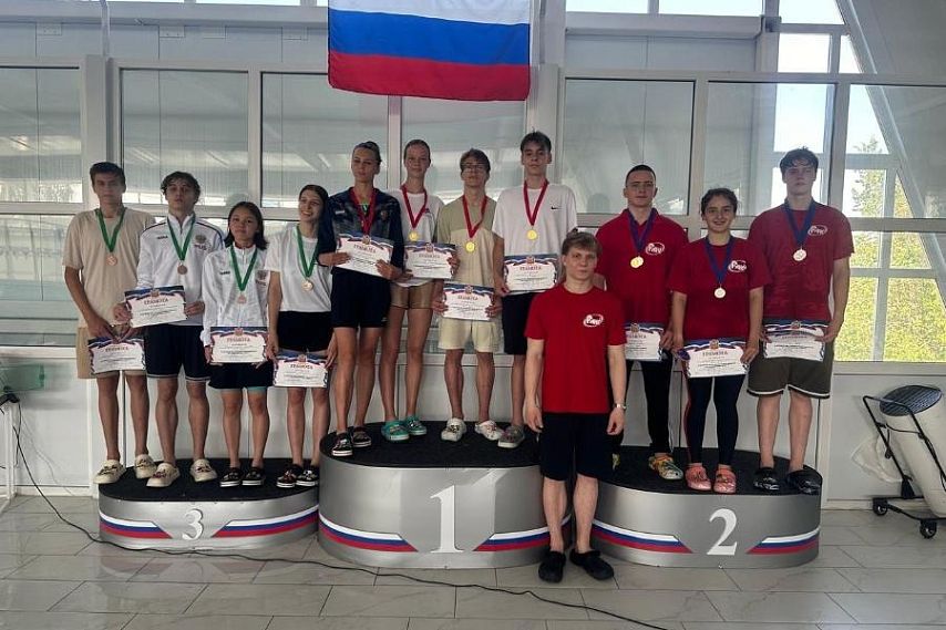 Новотроицкие пловцы завоевали 20 медалей на региональных соревнованиях по подводному спорту