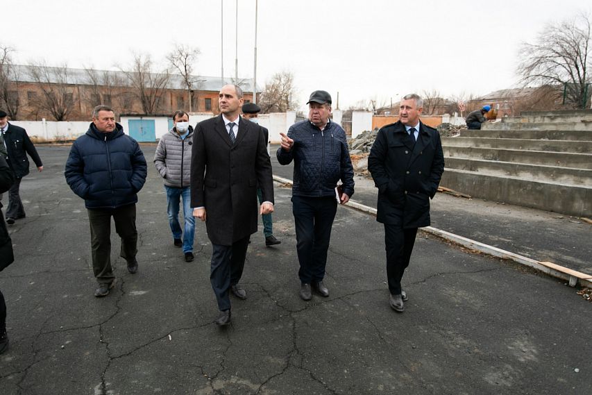 Глава региона проверил состояние стадиона «Юность» в Новотроицке