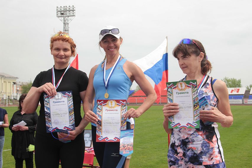 В Новотроицке прошел легкоатлетический забег памяти трех мастеров