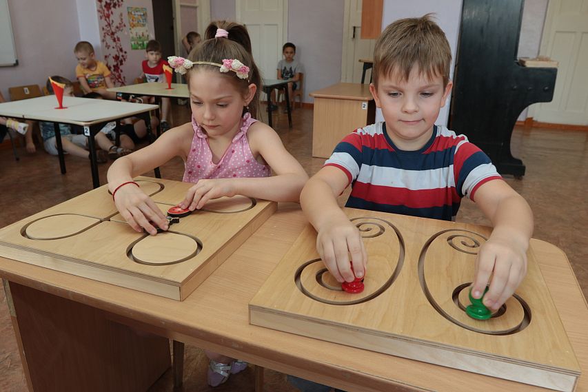 В детском саду №17 малышей готовят к письму через игру