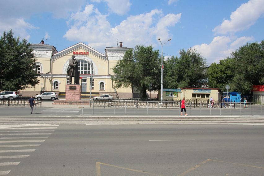 В Новотроицке завершили благоустройство привокзальной площади
