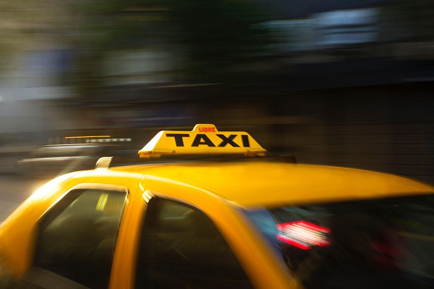 Новотроицкого таксиста втянули в мошенническую схему