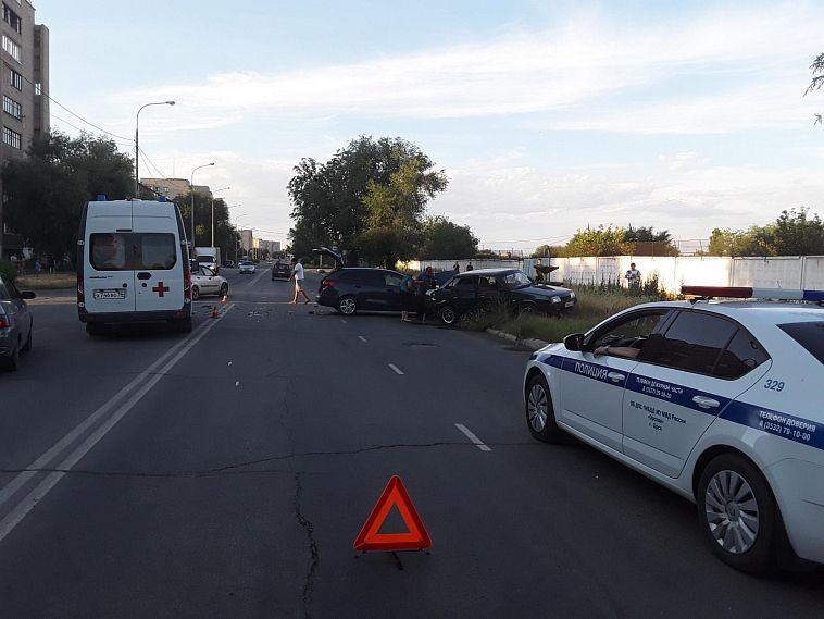 В ДТП на проспекте Комсомольском пострадали водитель и девочка