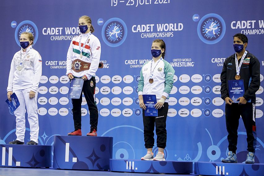 Новотройчанка Екатерина Олейникова стала серебряным призёром первенства мира по борьбе
