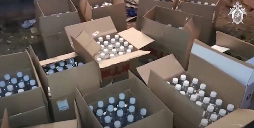 Появилось видео обыска склада с суррогатом в Орске