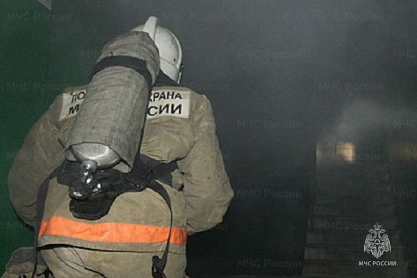 В Новотроицке на улице Комсомольской произошёл пожар