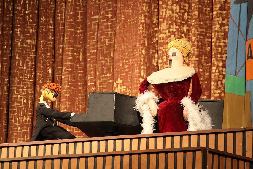 Новотройчане увидели "Необыкновенный концерт", спектакль-легенду Театра кукол им.Образцова