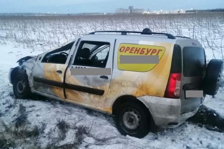 На оренбургской трассе в кювет слетела «Лада Ларгус»
