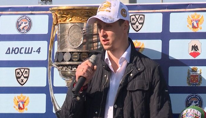 Новотроицкие «Стальные Орлы» прикоснулись  к главному хоккейному трофею страны 
