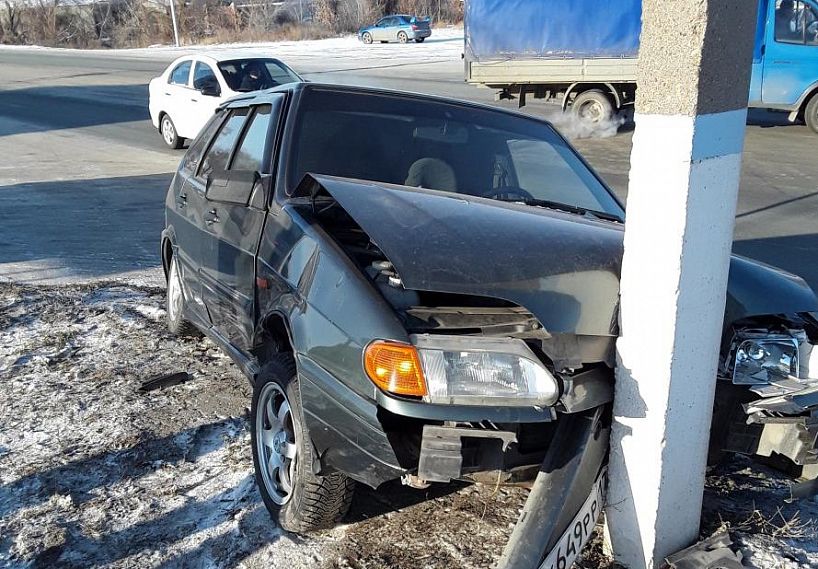 Полиция Новотроицка разыскивает очевидцев налета "Лады" на столб
