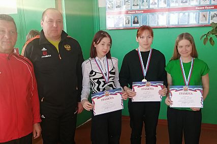 Команда Новотроицка стала бронзовым призёром областных соревнований по лыжным гонкам
