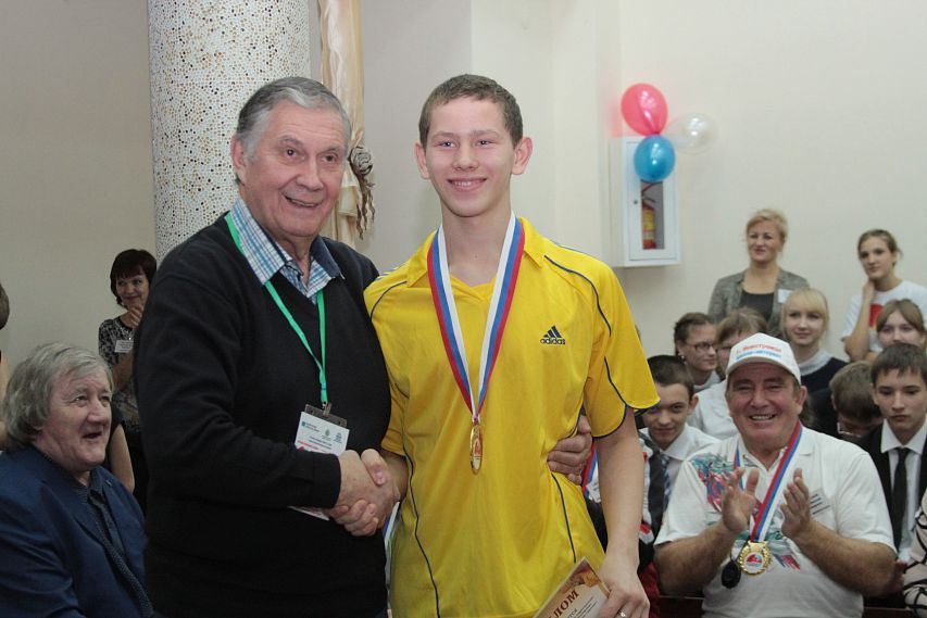 Легенды российского хоккея посетили школы Новотроицка (обновляемая новость)