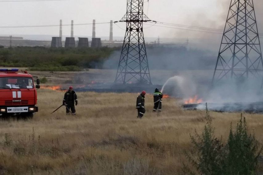 Уральская Сталь участвует в тушении пожара