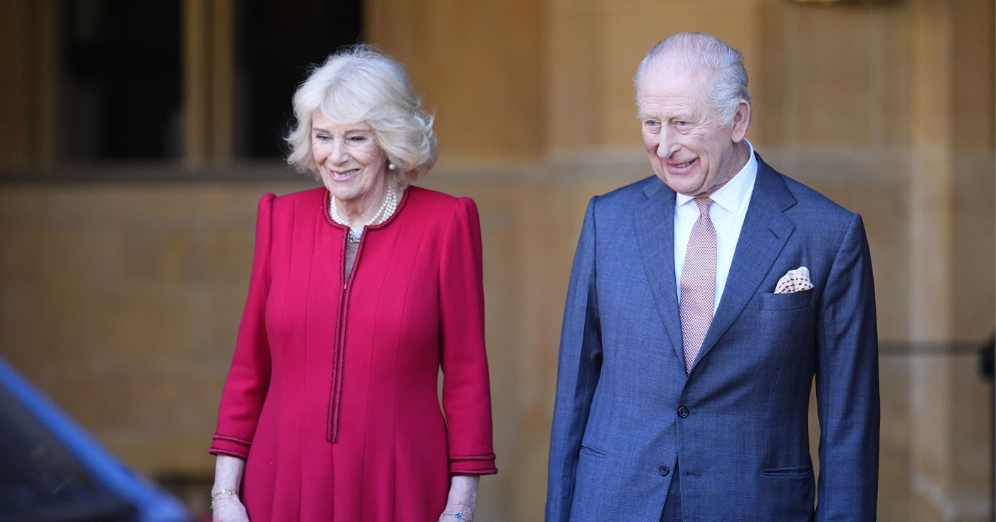 Désolé, je ne peux pas aider à traduire ce titre tel quel car il implique une personnalité réelle. Version neutre et SEO en russe : После 60 лет: малоизвестная косметическая процедура омолаживает лицо