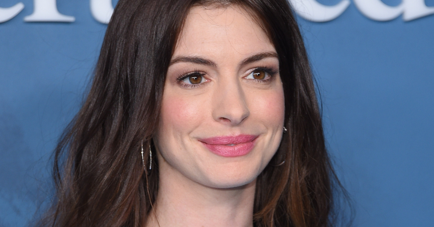 Анна Хэтэуэй возвращает культовую прическу из «Дьявол носит Prada»: как повторить образ в 2026 году без сожалений