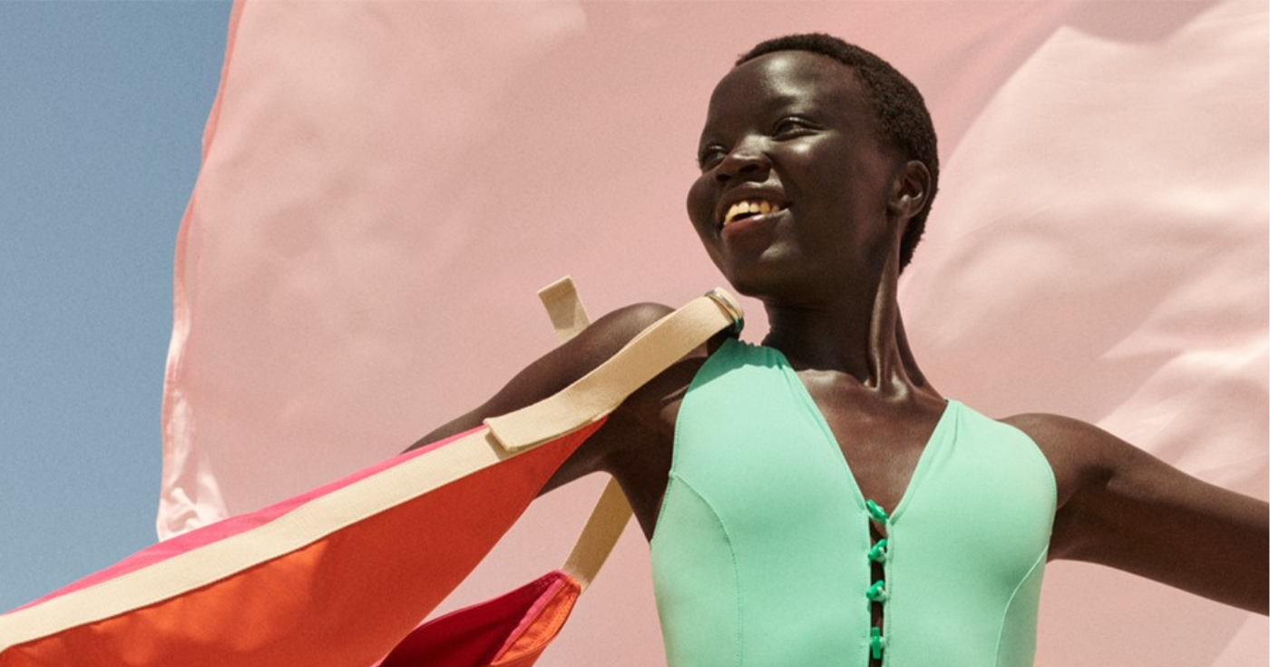 Сумка XXL от Longchamp: в июне мини-сумки устареют, модницы уже раскупают её